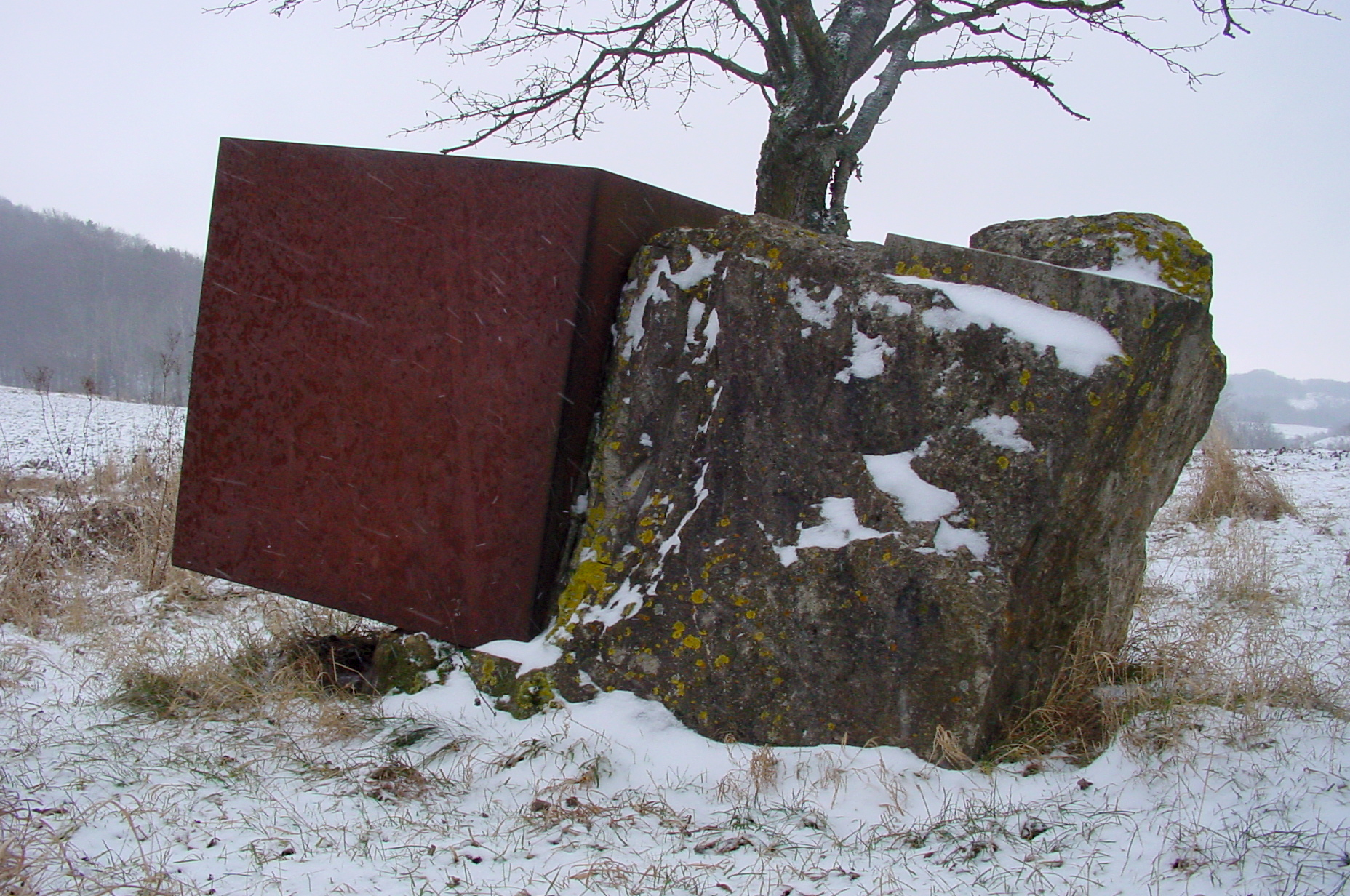 virtueller Raum, 240 x 150 x 110, Dolomiten und Stahl, 1999